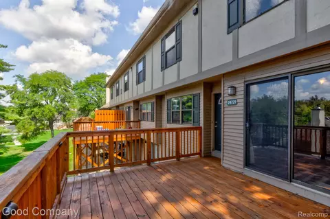 24721 Primrose Ln, Southfield, MI 48033