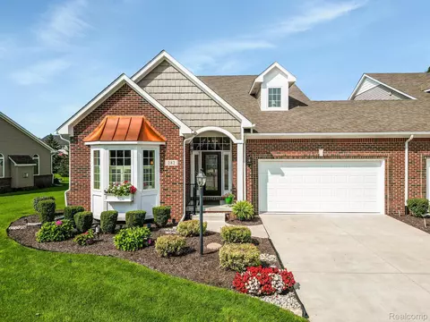282 Asbury Crt Ct, Highland, MI 48357