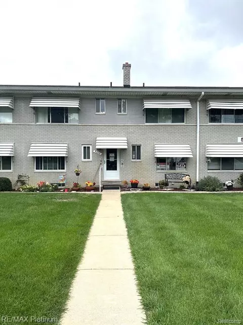 5946 Alan Dr #39, Brighton, MI 48116