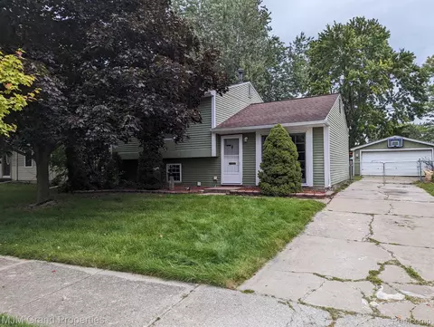6131 S Mohawk Ave, Ypsilanti, MI 48197