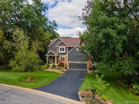 3890 Stoneridge Ct, Commerce Twp, MI 48382