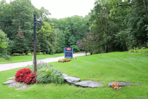 4300 Medford Hill Dr, Metamora, MI 48455