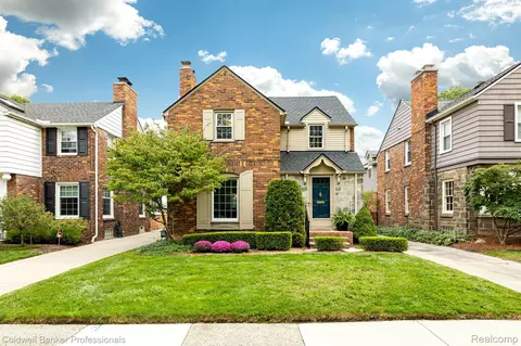 326 Mcmillan Rd, Grosse Pointe Farms, MI 48236