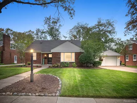 2734 Bamlet Rd, Royal Oak, MI 48073