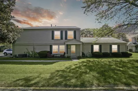 2913 Rockford, Lake Orion, MI 48360