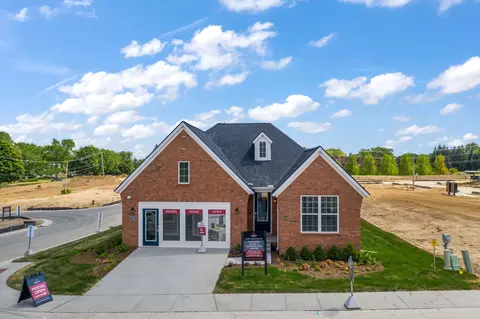 2382 Pondview Ln, Troy, MI 48085