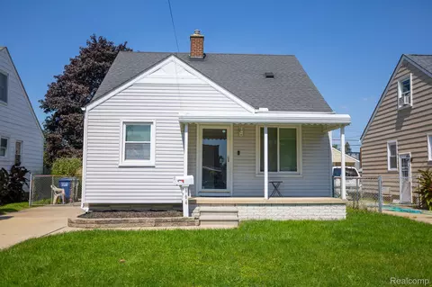 964 Cloverlawn Blvd, Lincoln Park, MI 48146