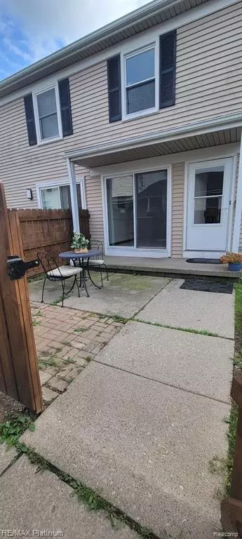 2878 Roundtree Blvd, Ypsilanti, MI 48197
