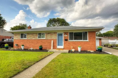 34118 Aztec Dr, Westland, MI 48185