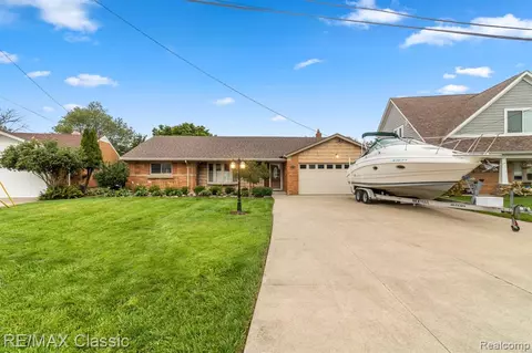 39459 W Archer Dr, Harrison Township, MI 48045