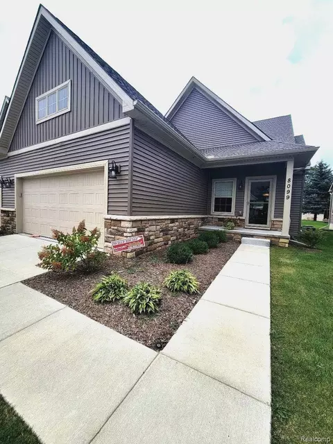 8099 Timber Trl, White Lake, MI 48386