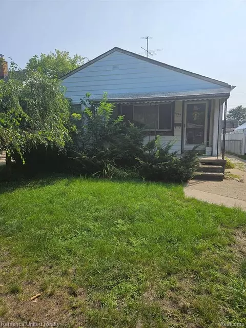 7424 W Parkway St, Redford, MI 48239