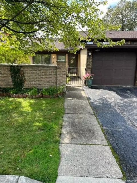 19672 Villa E #36, Southfield, MI 48076