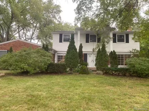 3853 Shellmarr Ln, Bloomfield Hills, MI 48302