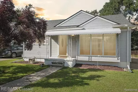 29634 Florence St, Garden City, MI 48135