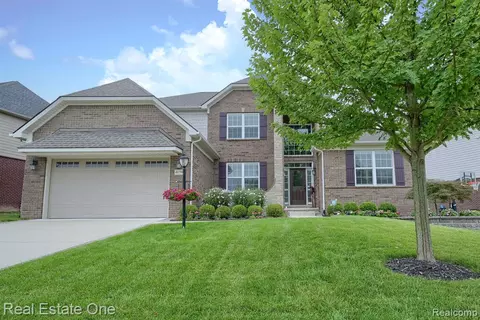 41792 Steinbeck Gln, Novi, MI 48377