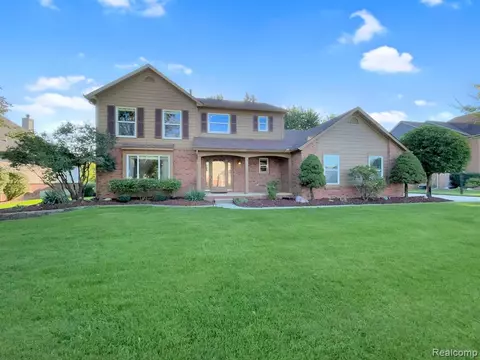 4191 Gotwick Dr, Lake Orion, MI 48359