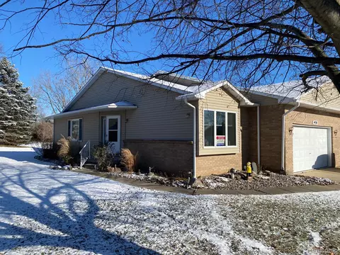 4430 Springbrook Dr, Swartz Creek, MI 48473