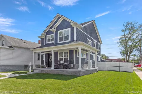 1267 Sycamore St, Wyandotte, MI 48192