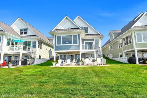 10061 Dixie Hwy, Ira, MI 48023