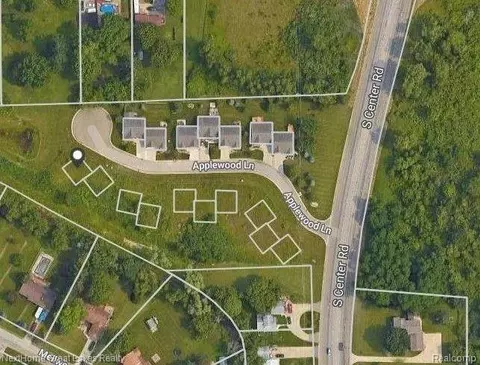 10 Applewood Ln, Grand Blanc, MI 48439