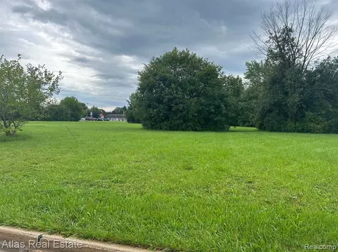 V/l Bay St., Davison, MI 48423