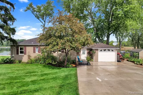 1648 S Newman Rd, Lake Orion, MI 48362