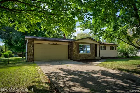 7410 Ironwood Dr, Mundy, MI 48473