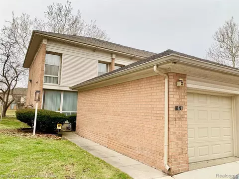 1070 Stafford Pl, Detroit, MI 48207