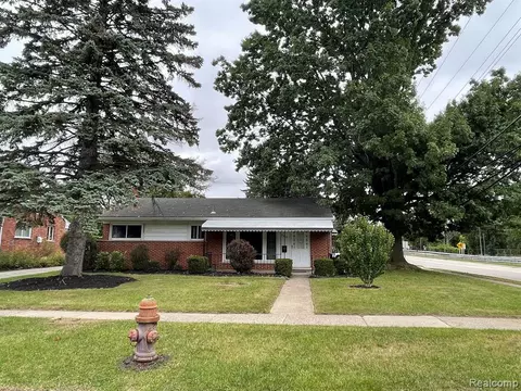 8318 Norborne Ave, Dearborn Heights, MI 48127