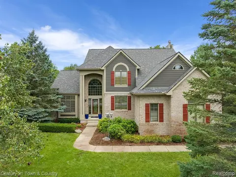 4751 Oakhurst Ridge Rd, Clarkston, MI 48348