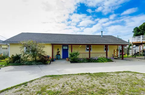 7795 Elizabeth Lake Rd, Waterford, MI 48327