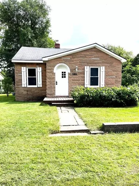 2165 Greer Blvd, Keego Harbor, MI 48320