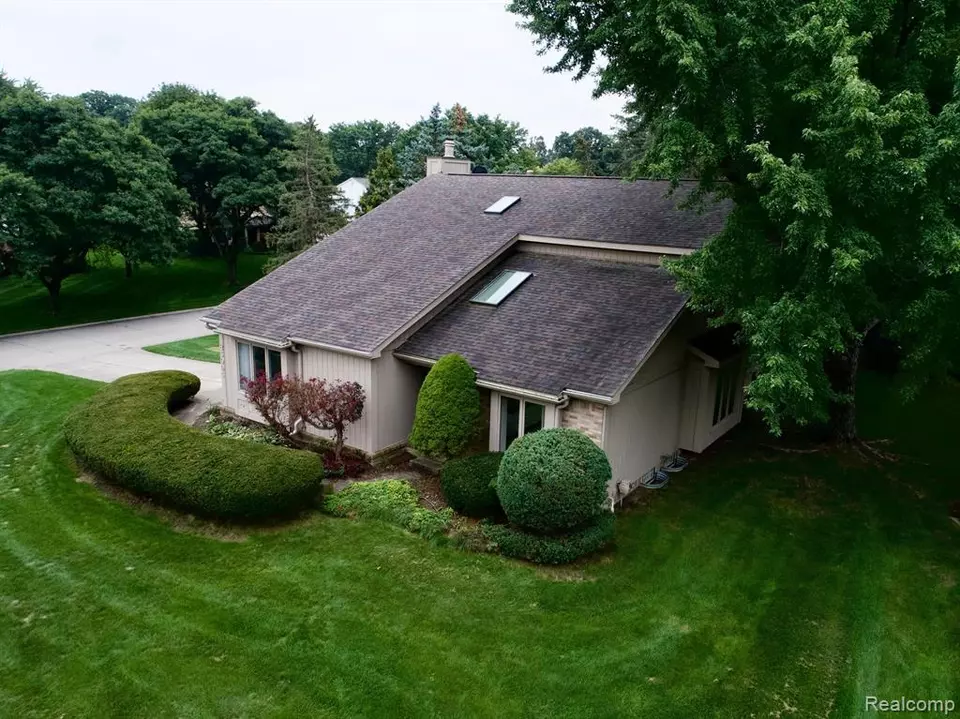 35095 Savannah Ln, Farmington Hills, MI 48331 Movoto