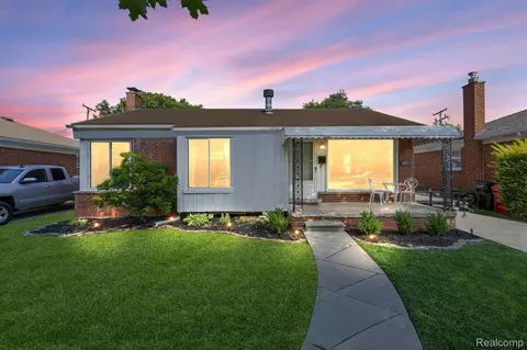28760 Groveland St, Roseville, MI 48066