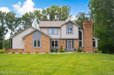 8449 Allen Rd, Clarkston, MI 48348