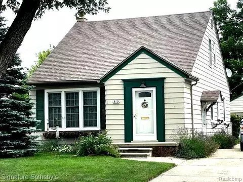 810 N Highland St, Dearborn, MI 48128
