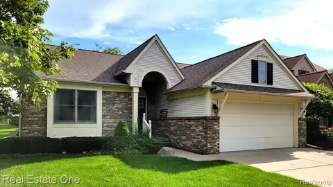 614 Greens Way Blvd #10, Lapeer, MI 48446
