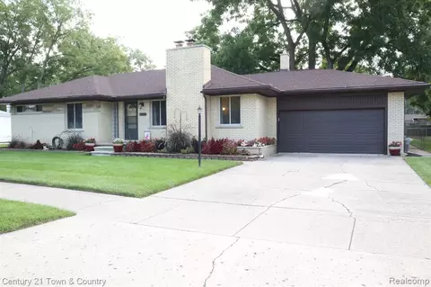 9004 Deering St, Livonia, MI 48150