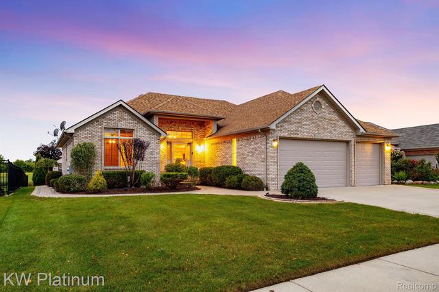 55237 Fallbrooke Dr, Macomb, MI 48042