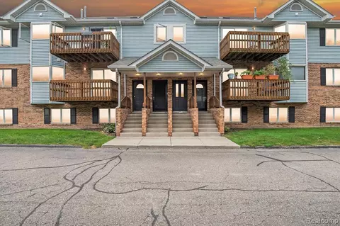 281 Pinewood Cir, Plymouth, MI 48170