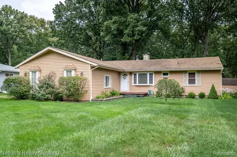 10625 Dewitt Rd, Belleville, MI 48111