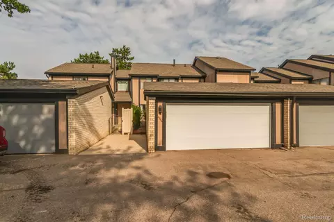 6366 Richard Run, West Bloomfield, MI 48322