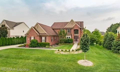 3665 High Grove Way, Lake Orion, MI 48360