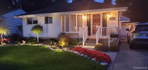 33451 Alta St, Garden City, MI 48135