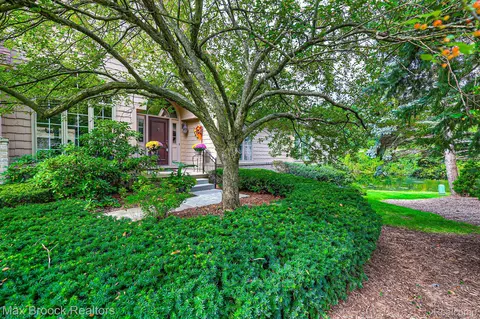 487 Cambridge Way, Bloomfield Hills, MI 48304