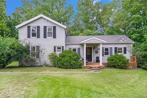 226 Emily St, Flushing, MI 48433