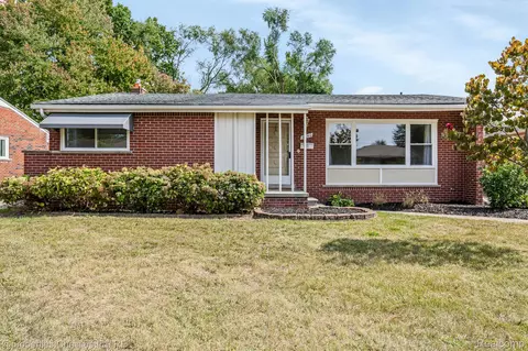 9040 Hanlon St, Livonia, MI 48150