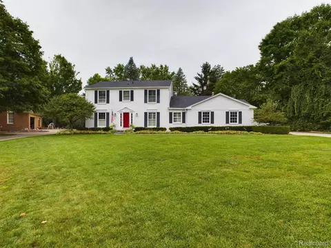 16135 Thorndyke Crt Ct, Northville, MI 48168