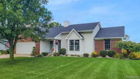 9355 E Lippincott Blvd, Davison, MI 48423